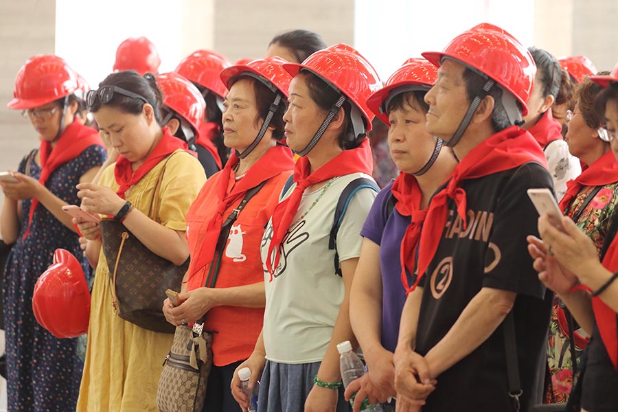 新少年宫内“童颜丹青”庆六一