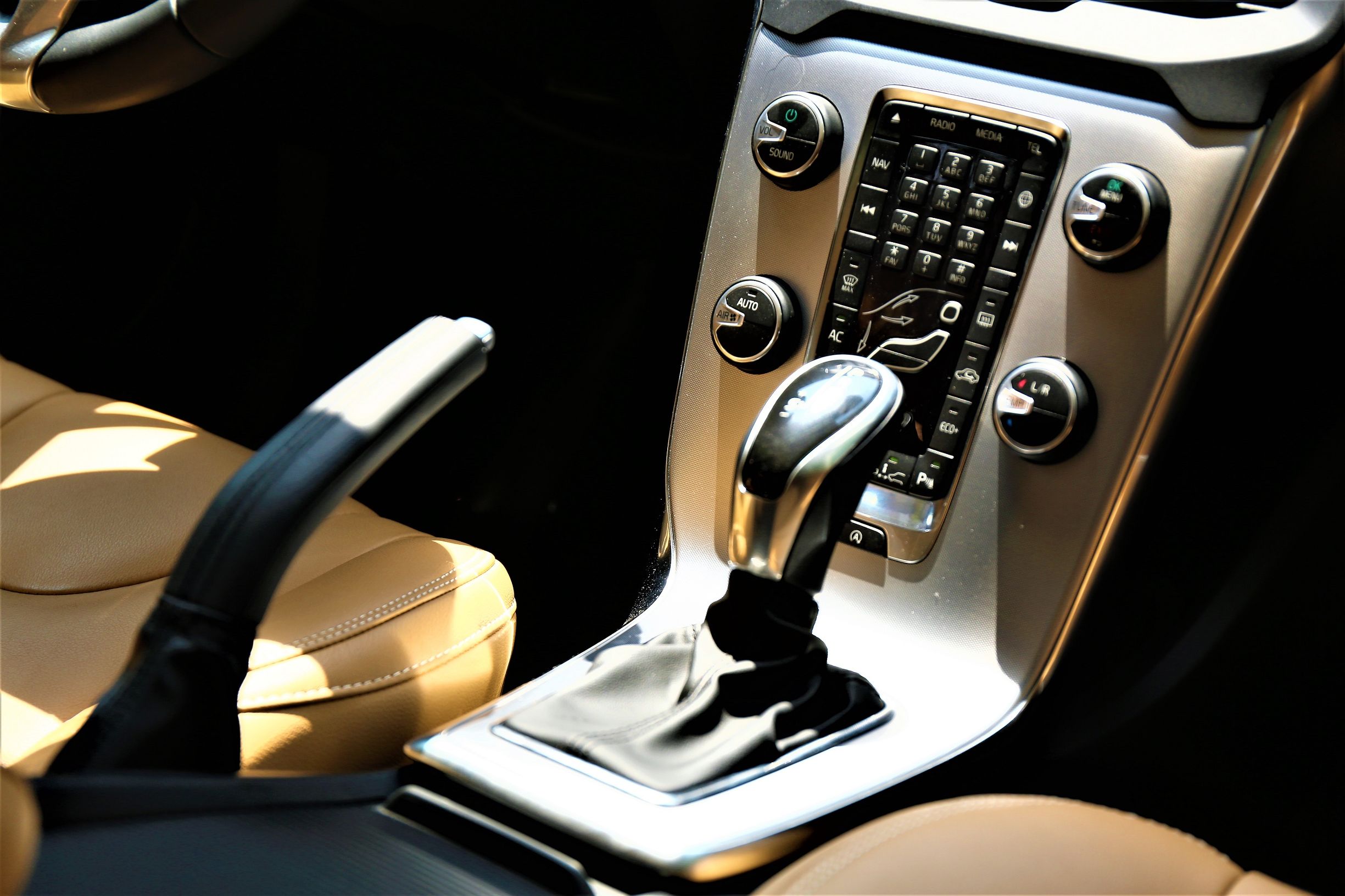 沃尔沃v40试驾视频胖哥,试驾沃尔沃v40对比高尔夫