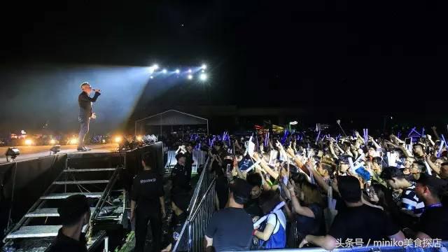 8年了，他每一次粗现都能让成都人嗨得花枝颠颤！