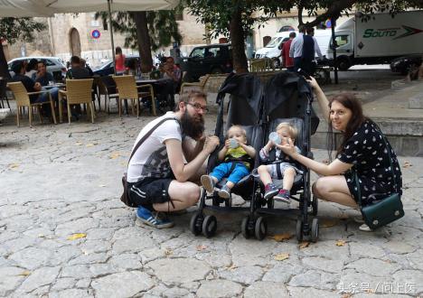 婴儿车背带扣怎么系,婴儿车背带怎么安装