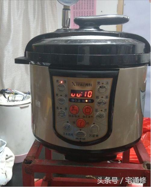 电压力锅显示e4代码怎么修,电压力锅故障e4代表什么