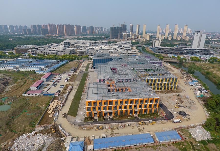 新少年宫内“童颜丹青”庆六一