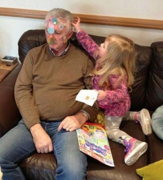 孩子生气打砸东西怎么正确引导,宝宝发脾气摔东西怎么办