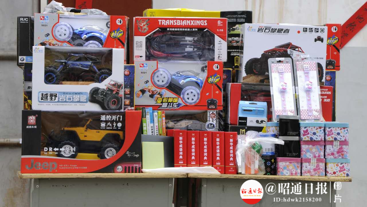 不远千里来昭通山区,中建二局三公司职工为的是和孩子过一个节日