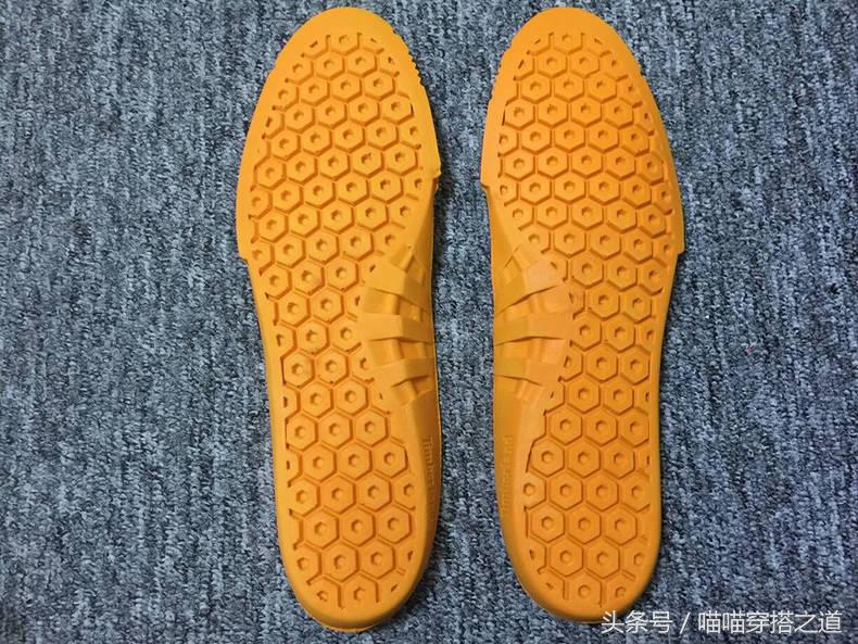 jeep大黄靴对比添柏岚,添柏岚大黄靴logo深浅