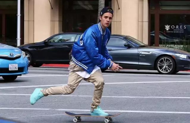 想学滑板应该从什么学起,想学滑板用多大的滑板