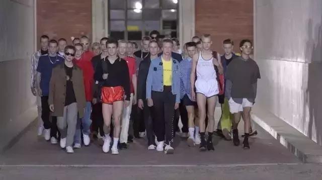 想学滑板应该从什么学起,想学滑板用多大的滑板