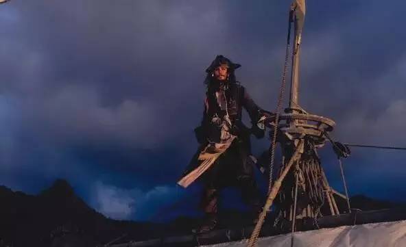 恐惧噬骨！榨干人油当解药，只为延长寿命等女儿长大后*亲近**繁殖