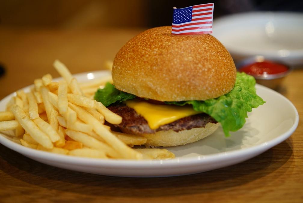 比尔·盖茨和李嘉诚投资了这个汉堡,满满的牛排味吃了却不会胖!