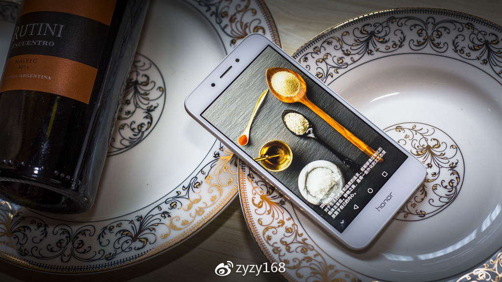 荣耀畅玩716g多少钱,1099元荣耀畅玩30plus