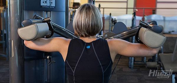 侧平举到底怎么练才不伤肩,侧平举练肩的正确方法