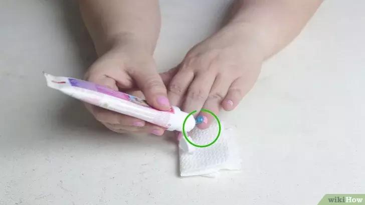 如何不用卸甲油快速洗掉指甲油,不用洗甲水如何去掉指甲油