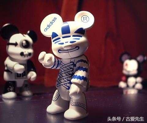小屁孩才喊*力暴**熊，而我叫他Bearbrick！