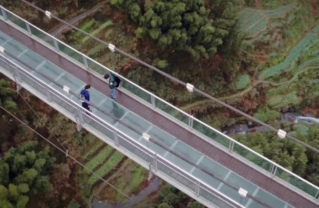 欢乐颂第二部谢童带关关出去玩,曲筱绡知道关关要和谢童出去采风