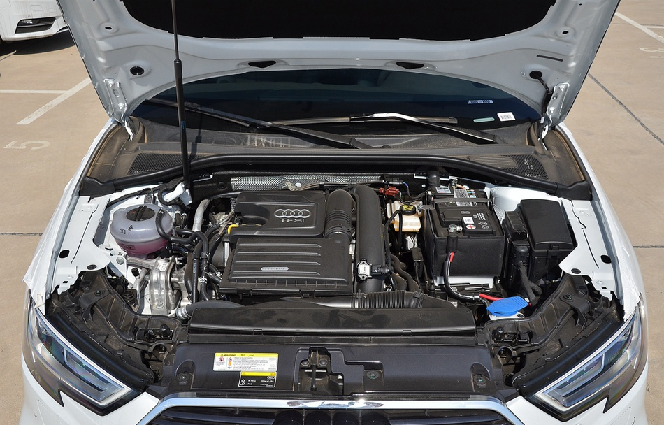 两厢车买哪一款合资车比较好,两厢和三厢的车型哪个更值得购买