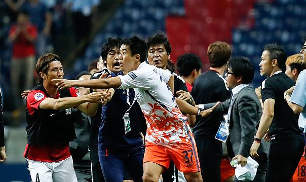 韩国卡塔尔亚冠群殴,足球报亚冠斗殴处罚应能保障公平