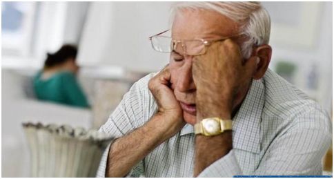 乳房疼痛和颈椎病有关系？你不知道的，颈椎病的5种特殊症状表现