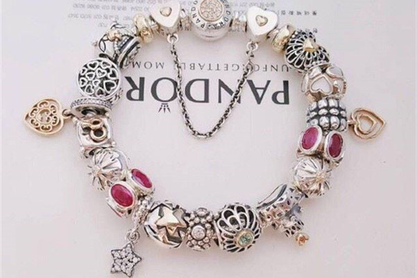 时尚饰品总有一款适合你,时尚饰品戴出高级感