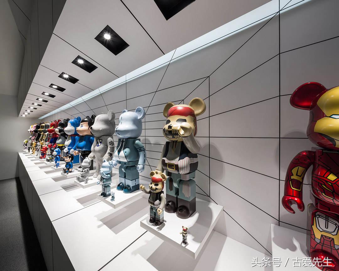 小屁孩才喊*力暴**熊，而我叫他Bearbrick！