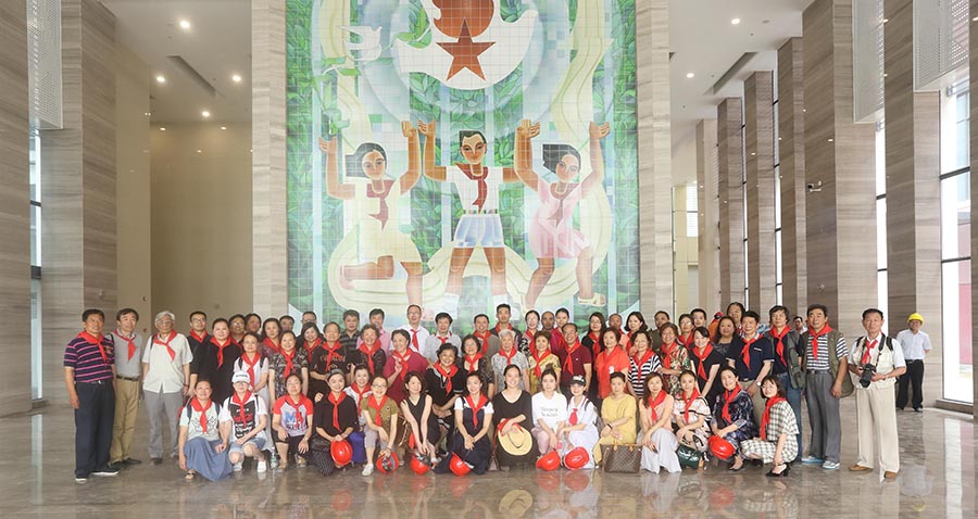 新少年宫内“童颜丹青”庆六一