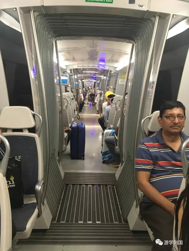 两个小姑娘只身前往印度遇到骗局,两个女孩被人骗到山里