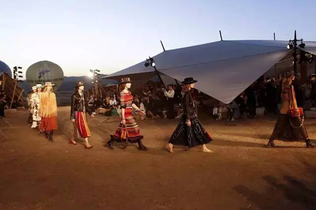 让世界知道你最In！时装精必去高定旅行之地