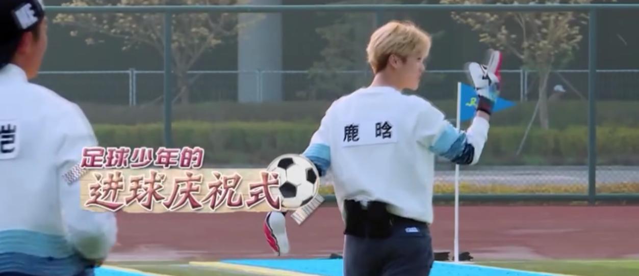 鹿晗热巴对视十指相扣还撩发,那么多路人甲都阻挡不了