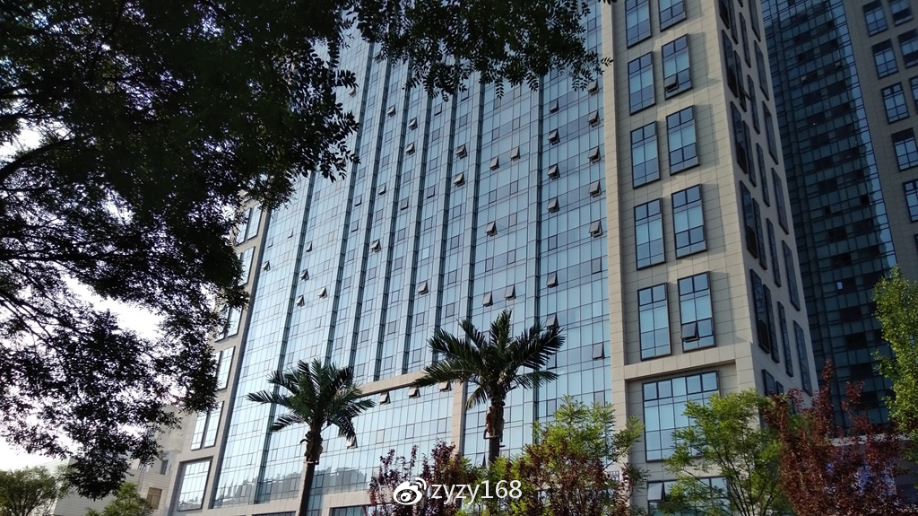 荣耀畅玩716g多少钱,1099元荣耀畅玩30plus