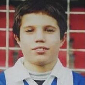 球星年轻时与现在对比图,球星童年照帅气