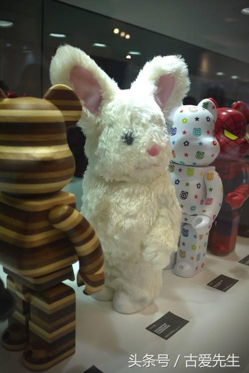 小屁孩才喊*力暴**熊，而我叫他Bearbrick！