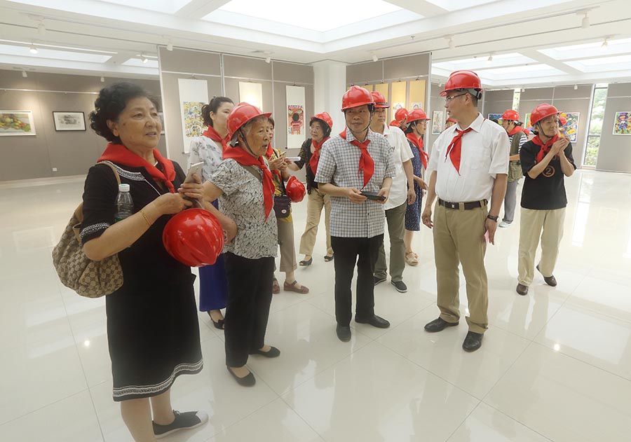 新少年宫内“童颜丹青”庆六一