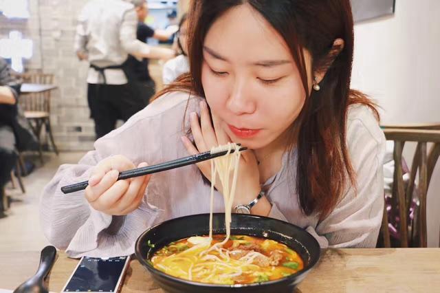 消费者逐渐年轻化大众餐饮罗罐中米粉是如何抓住年轻人的？