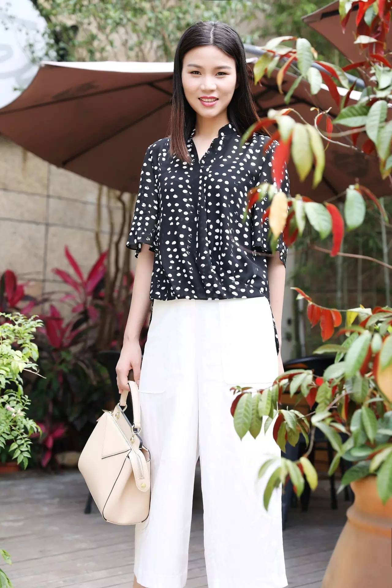 如何将黑白灰穿出高级感？｜CADIDL风尚街拍