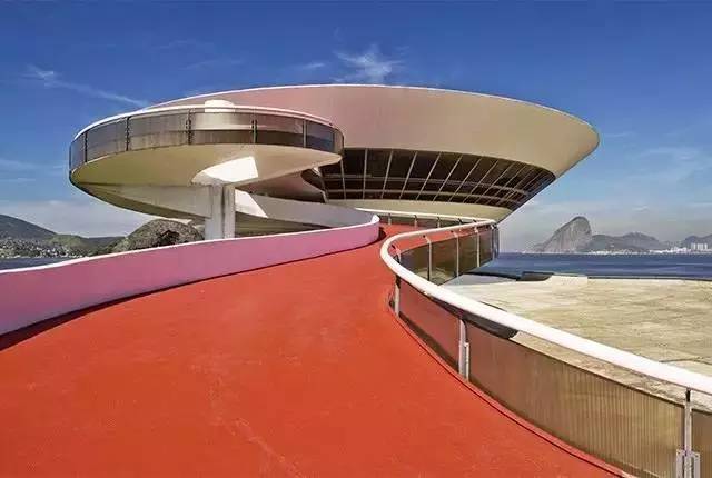 让世界知道你最In！时装精必去高定旅行之地