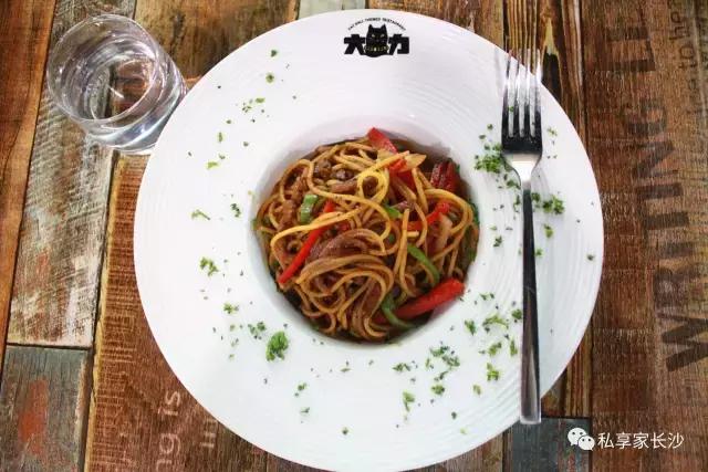 论“在餐厅一边看mao片，一边撸”，是一种什么样的体验？