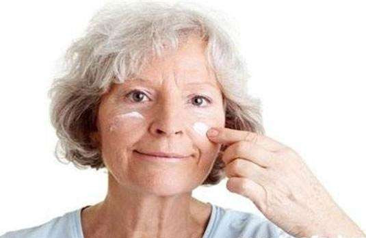 女脸上长斑是什么原因造成的,斑对于女人意味着什么