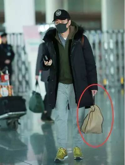 鹿晗破洞裤是什么梗,鹿晗穿破洞裤