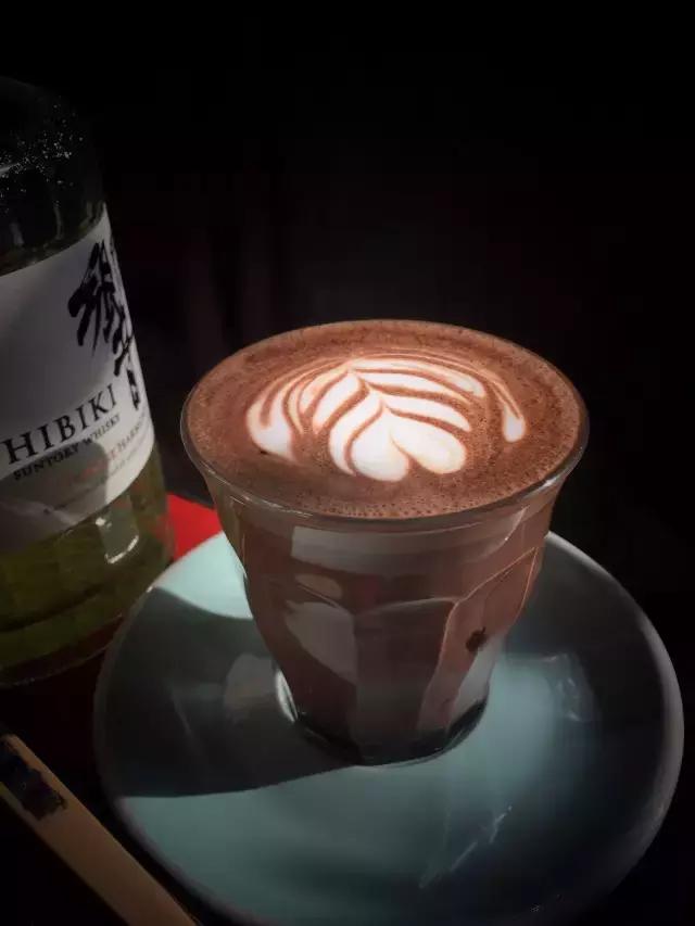 一对夫妻一墙之隔开两家咖啡店,上演的不是相爱相杀,而是了解