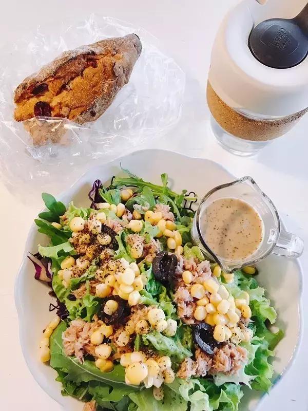 一对夫妻一墙之隔开两家咖啡店,上演的不是相爱相杀,而是了解