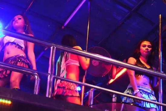 普吉岛芭东酒吧街旅游介绍,普吉岛芭东海滩酒吧街