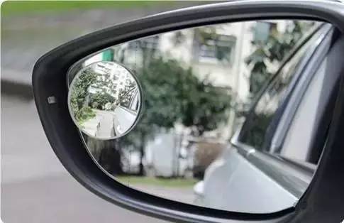 4s店综合服务费包含快递费,全款买车4s店收综合服务费