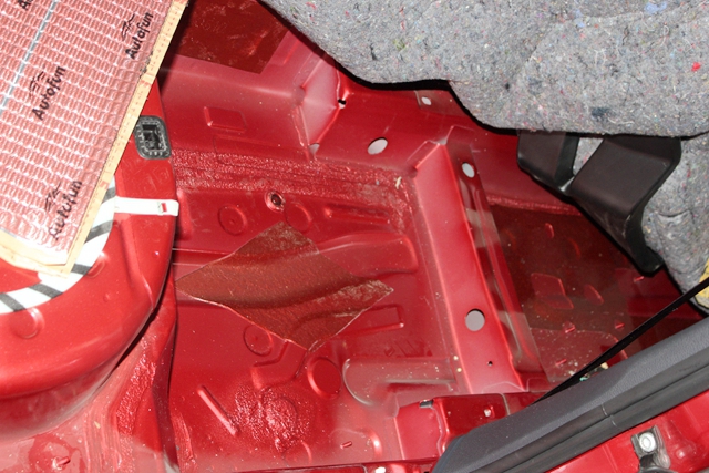 汽车隔音为什么要留空腔,为什么汽车隔音要用沥青