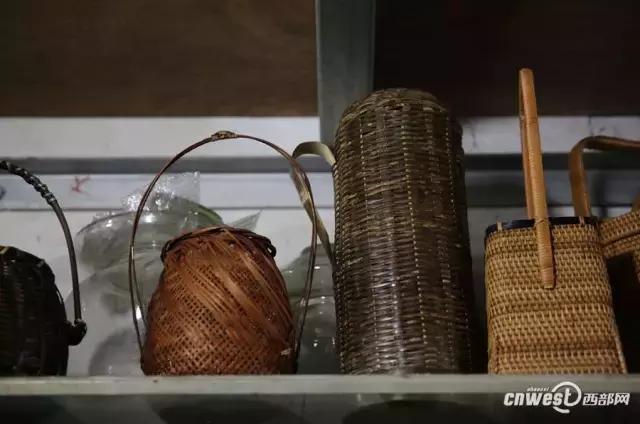 想去竹芭市买个竹子编的电壶壳，但不知道在哪买瓶胆