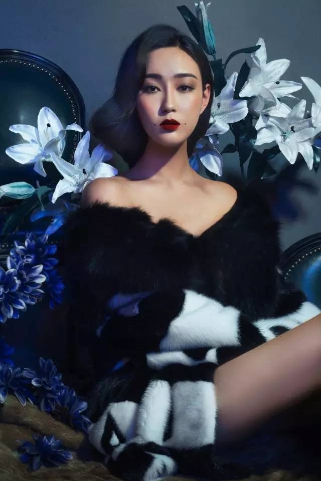 学院风格时装发布会,完整的服装发布会