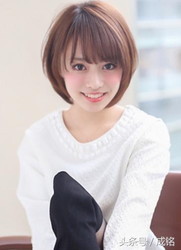 短发碎发发型女2022流行发型减龄,短发碎发发型女2020流行发型干练