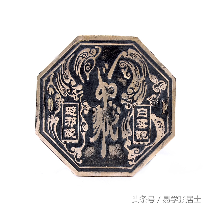 镇宅的八卦镜怎么摆放好,八卦镜是怎么摆放在门上