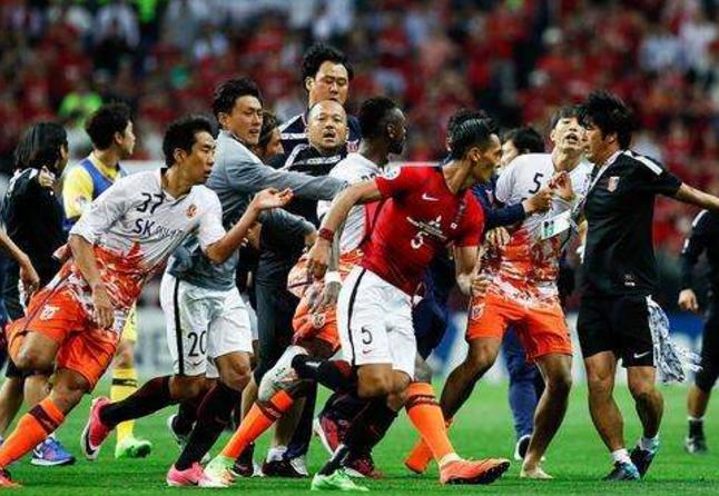 2002世界杯韩国之耻,韩国球迷挑衅国足被群殴后续