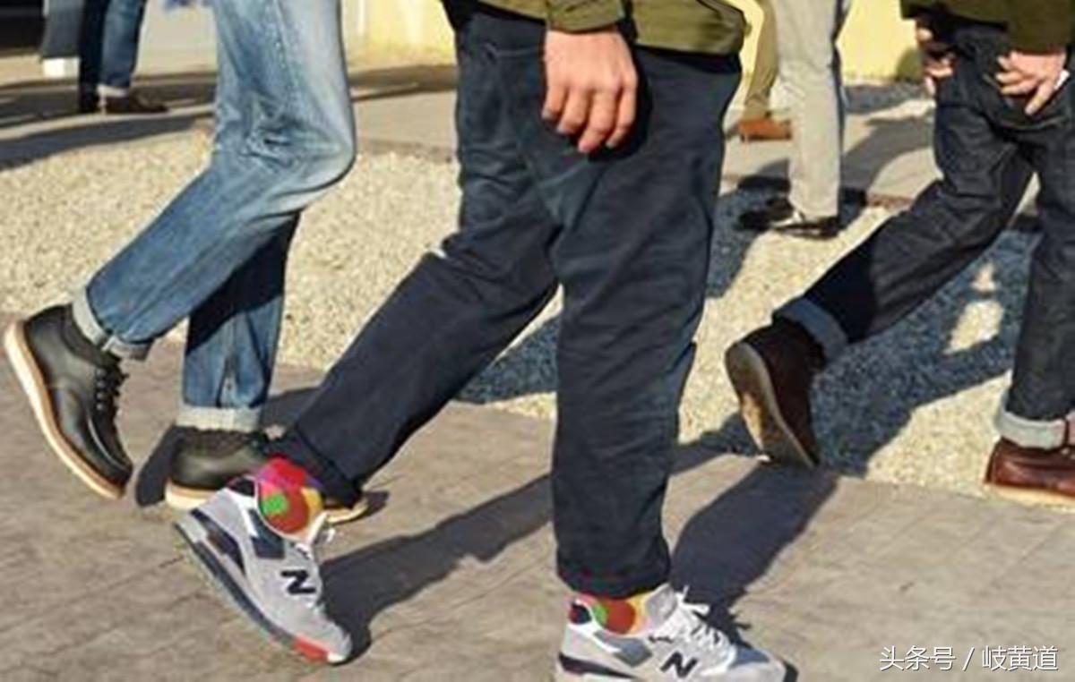 小伙*裤内**裆部总会破个洞，猴哥为放尾巴，他的原因尴尬啦