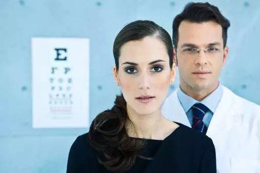 隐形眼镜选什么颜色最自然,隐形眼镜怎么选择防蓝光的