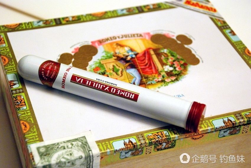 一盒香烟卖到68万,包装镀白金,镶嵌宝石!